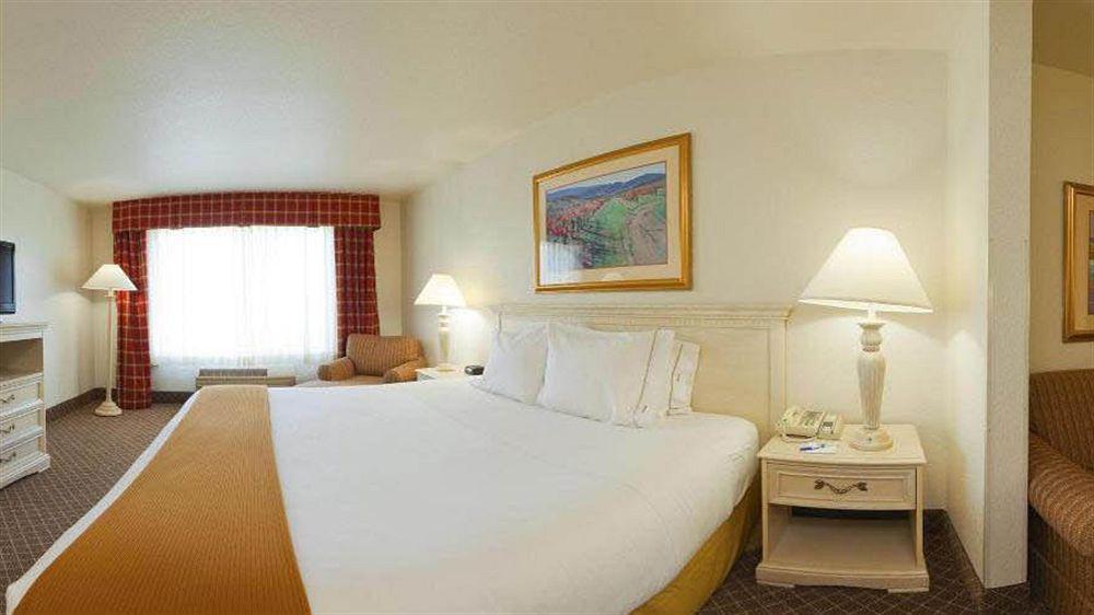 Holiday Inn Express Hotel & Suites Ames By Ihg Bagian luar foto