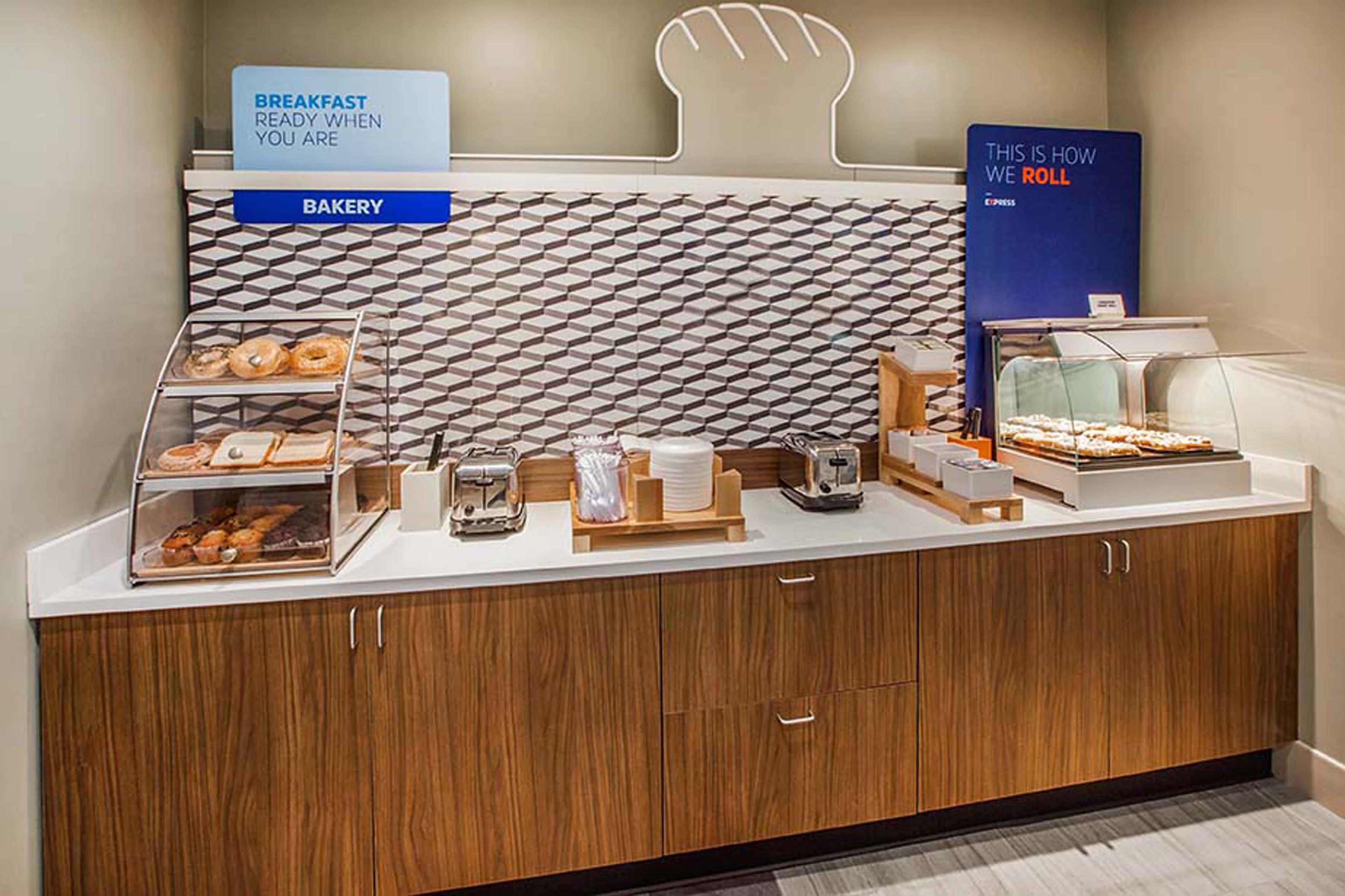 Holiday Inn Express Hotel & Suites Ames By Ihg Bagian luar foto