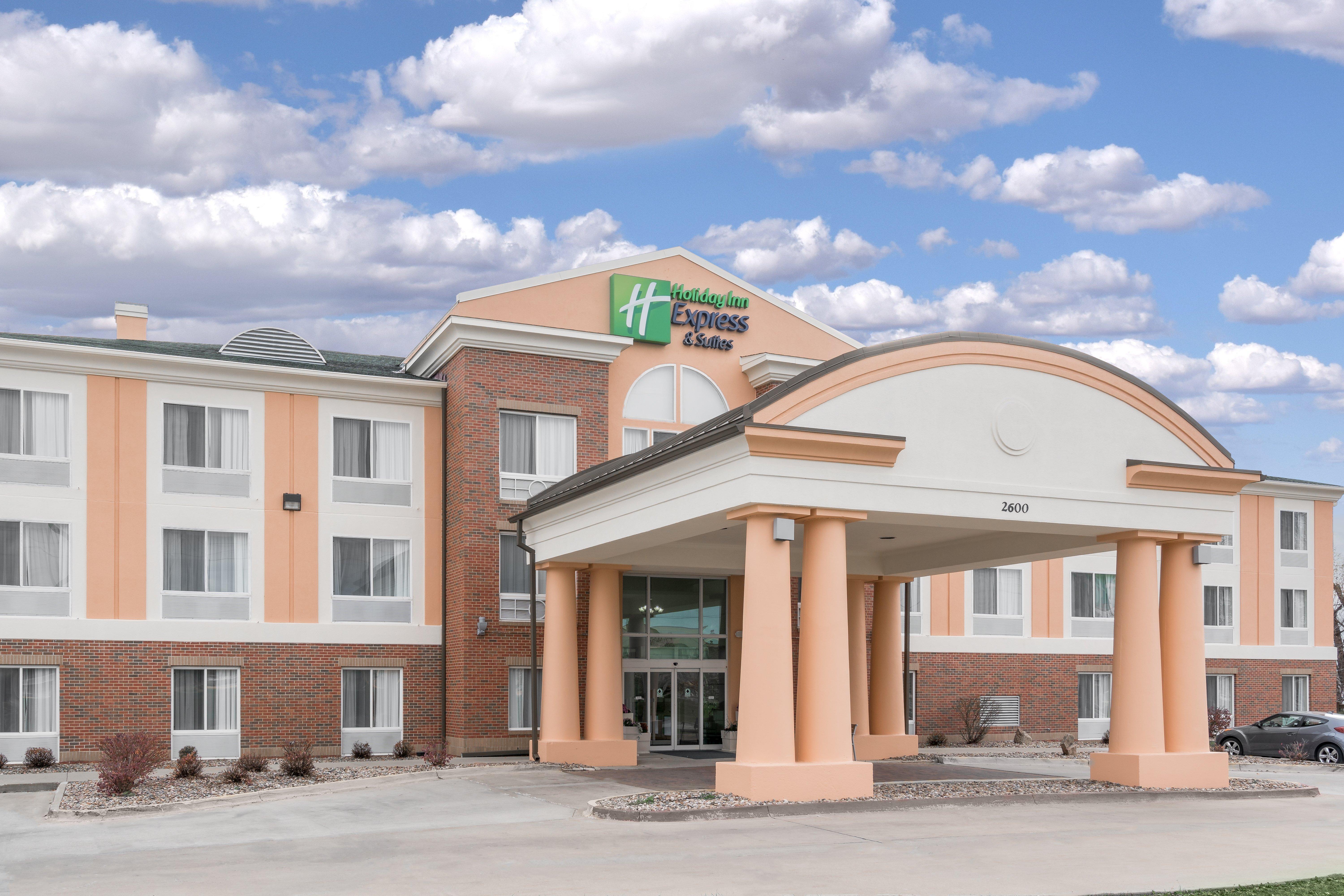 Holiday Inn Express Hotel & Suites Ames By Ihg Bagian luar foto