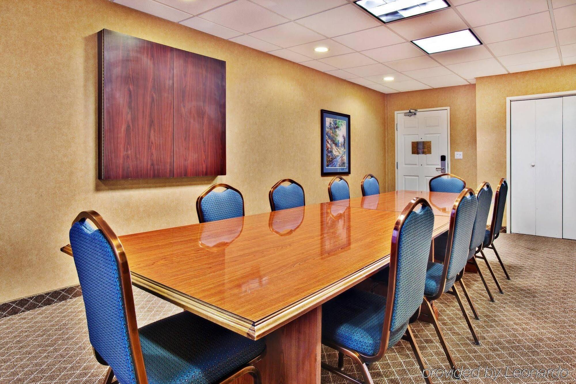 Holiday Inn Express Hotel & Suites Ames By Ihg Bagian luar foto