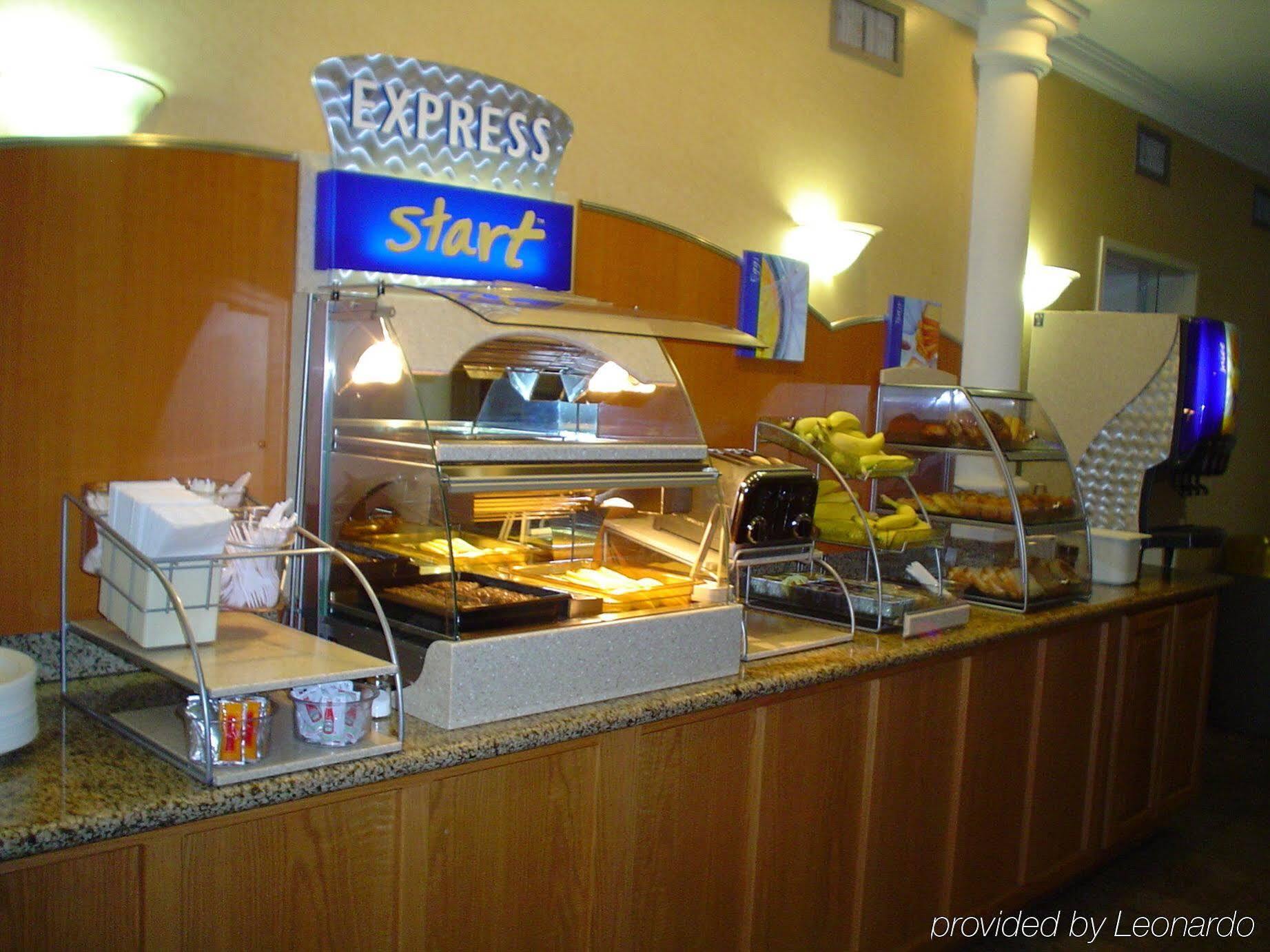 Holiday Inn Express Hotel & Suites Ames By Ihg Bagian luar foto