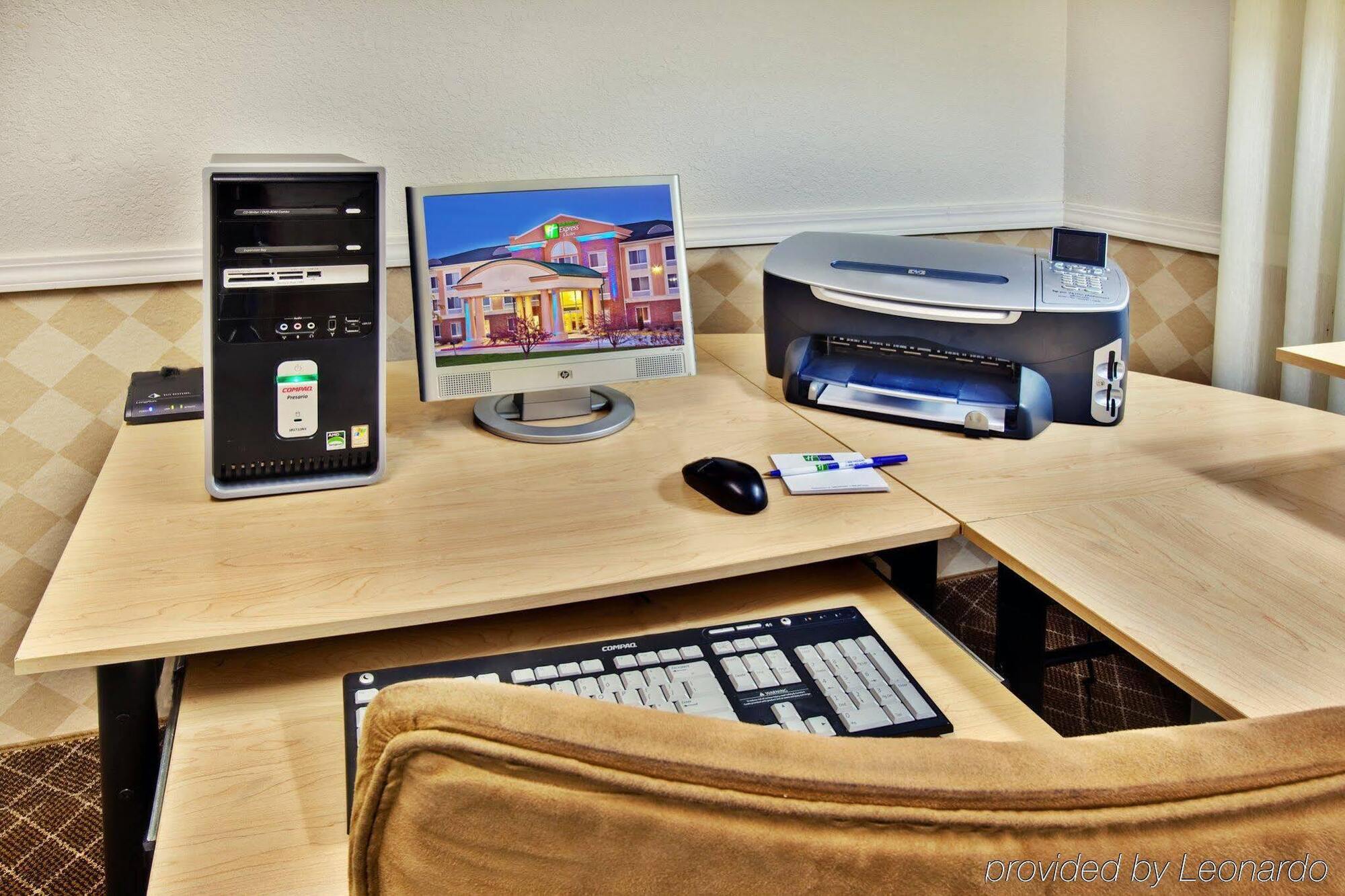 Holiday Inn Express Hotel & Suites Ames By Ihg Bagian luar foto
