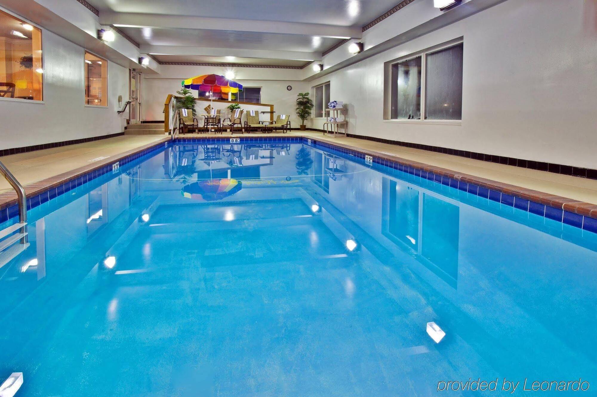 Holiday Inn Express Hotel & Suites Ames By Ihg Bagian luar foto