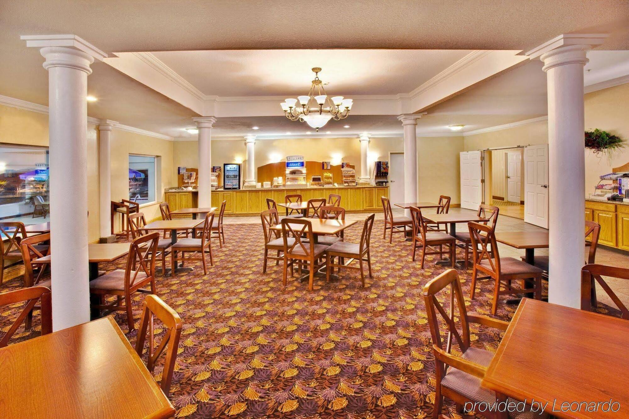 Holiday Inn Express Hotel & Suites Ames By Ihg Bagian luar foto