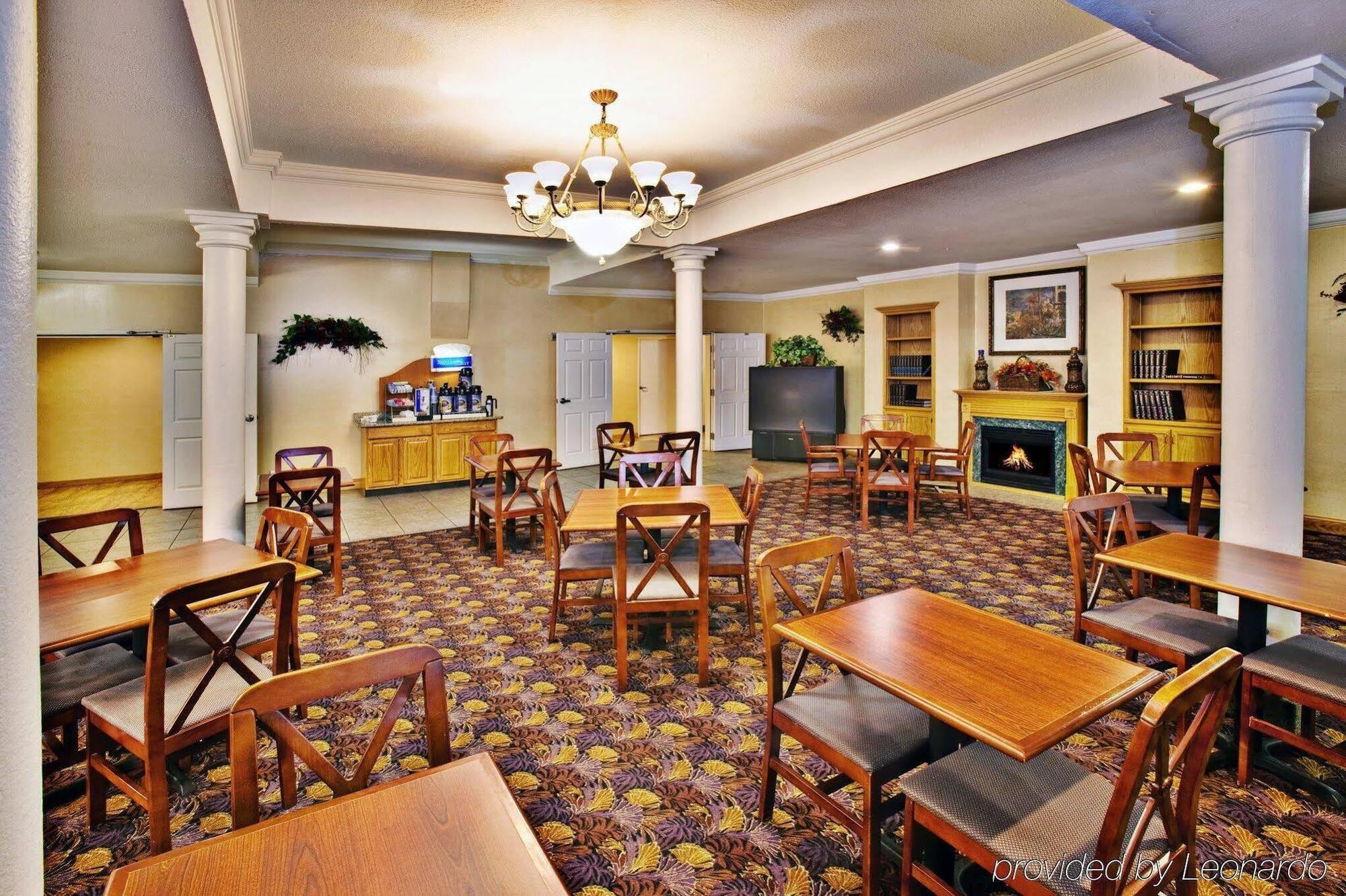 Holiday Inn Express Hotel & Suites Ames By Ihg Bagian luar foto